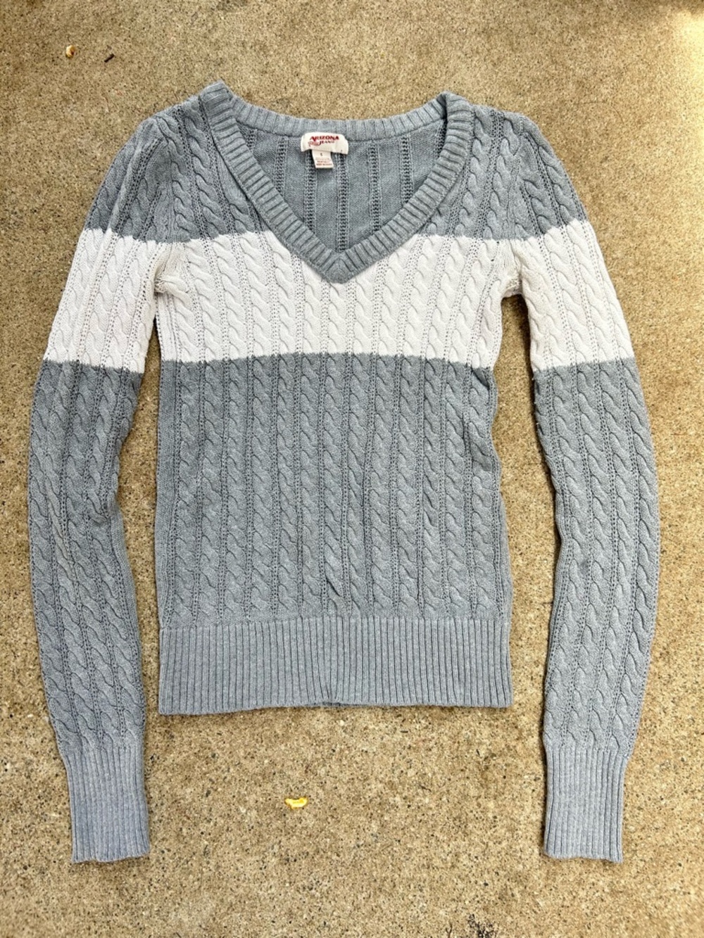 Arizona Jean Company Gray & White Cable Knit V-Neck Sweater